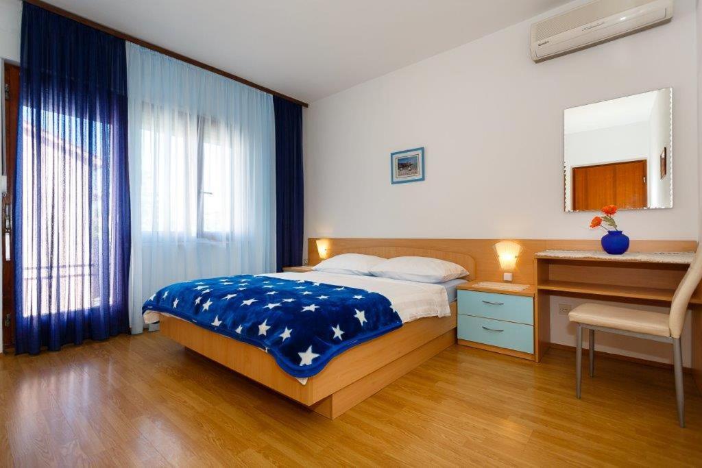 Apartmani Braut Kornić Buitenkant foto