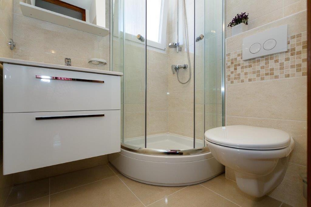 Apartmani Braut Kornić Buitenkant foto