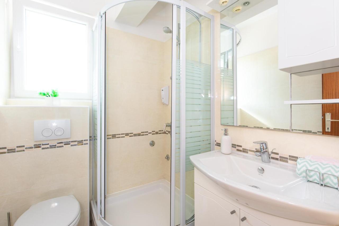 Apartmani Braut Kornić Buitenkant foto