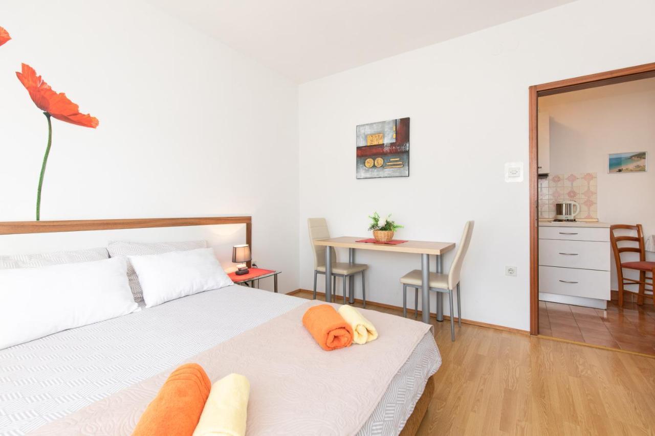 Apartmani Braut Kornić Buitenkant foto
