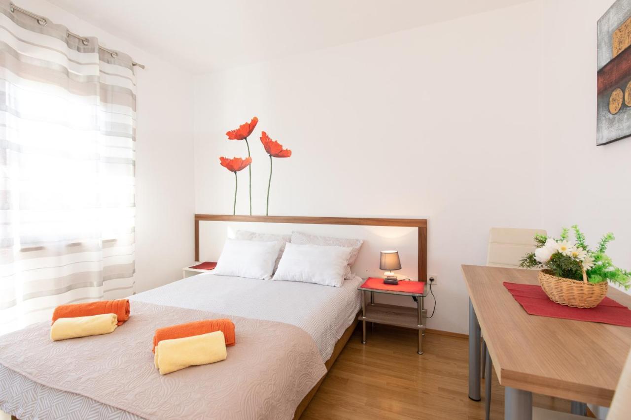 Apartmani Braut Kornić Buitenkant foto