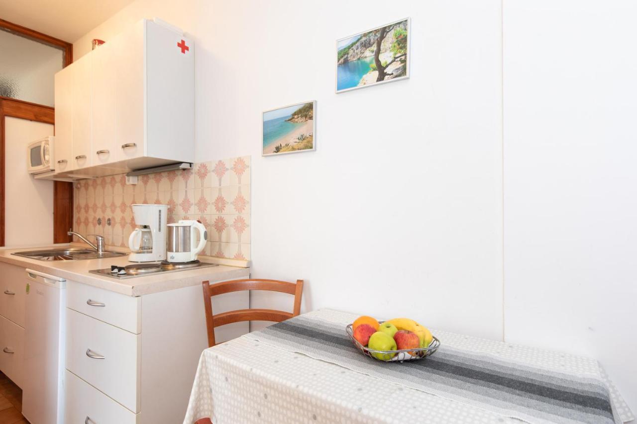 Apartmani Braut Kornić Buitenkant foto