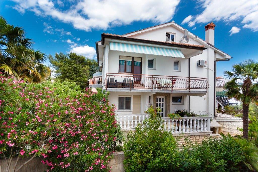 Apartmani Braut Kornić Buitenkant foto