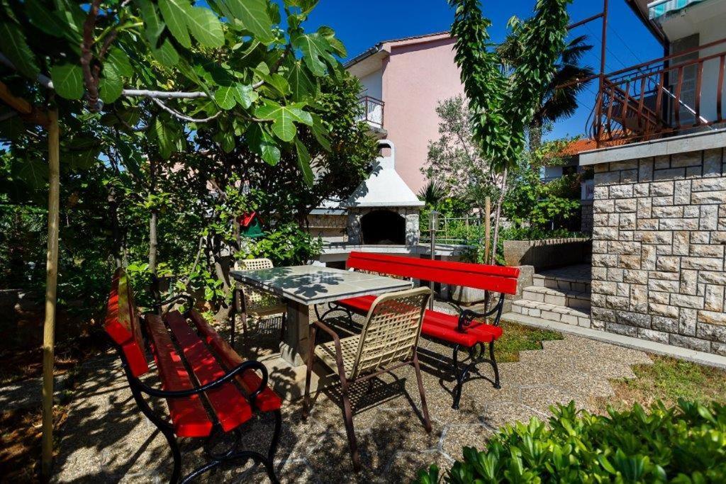 Apartmani Braut Kornić Buitenkant foto