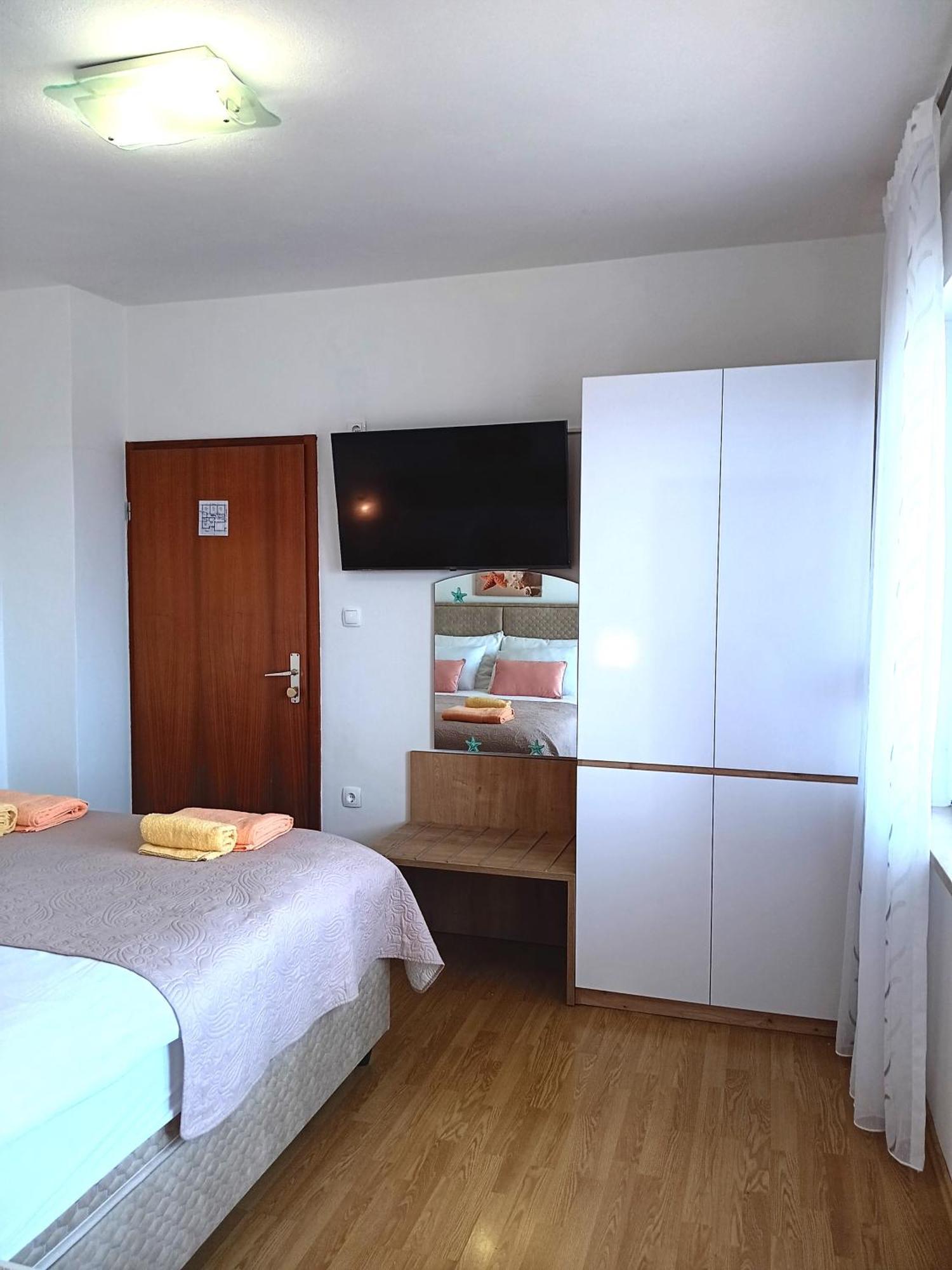 Apartmani Braut Kornić Buitenkant foto